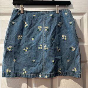 H&M Blue Denim Miniskirt Daisy Embroidery Size 4 Boho 90’s Coquette VSCO Girl